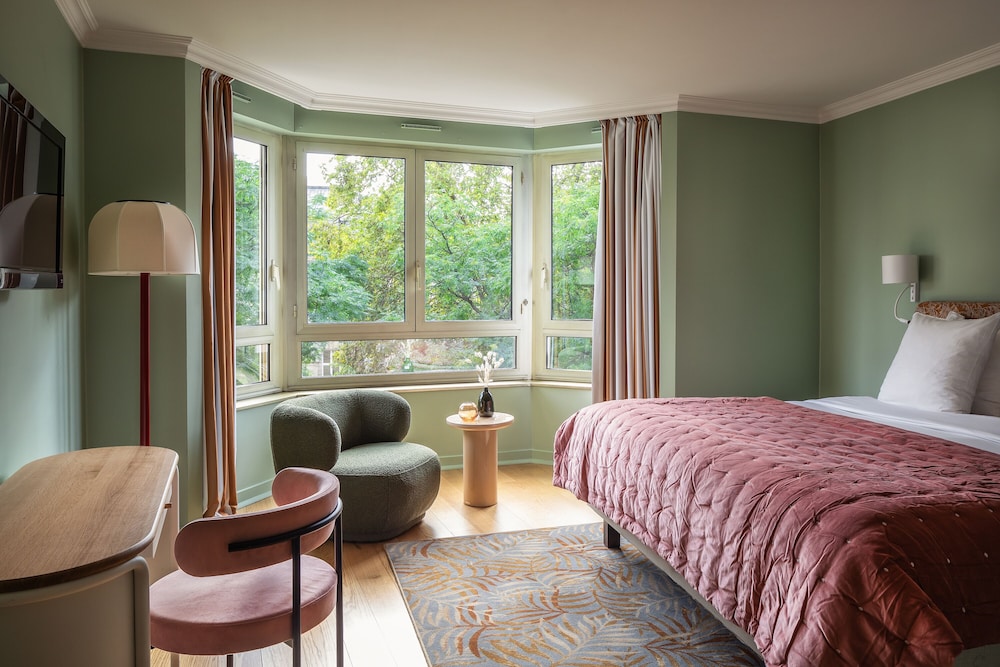 Royal Garden Champs Elysees