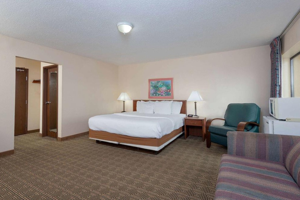 Norwood Inn & Suites by BlissPoint Post Rd Indianapolis - photo 19