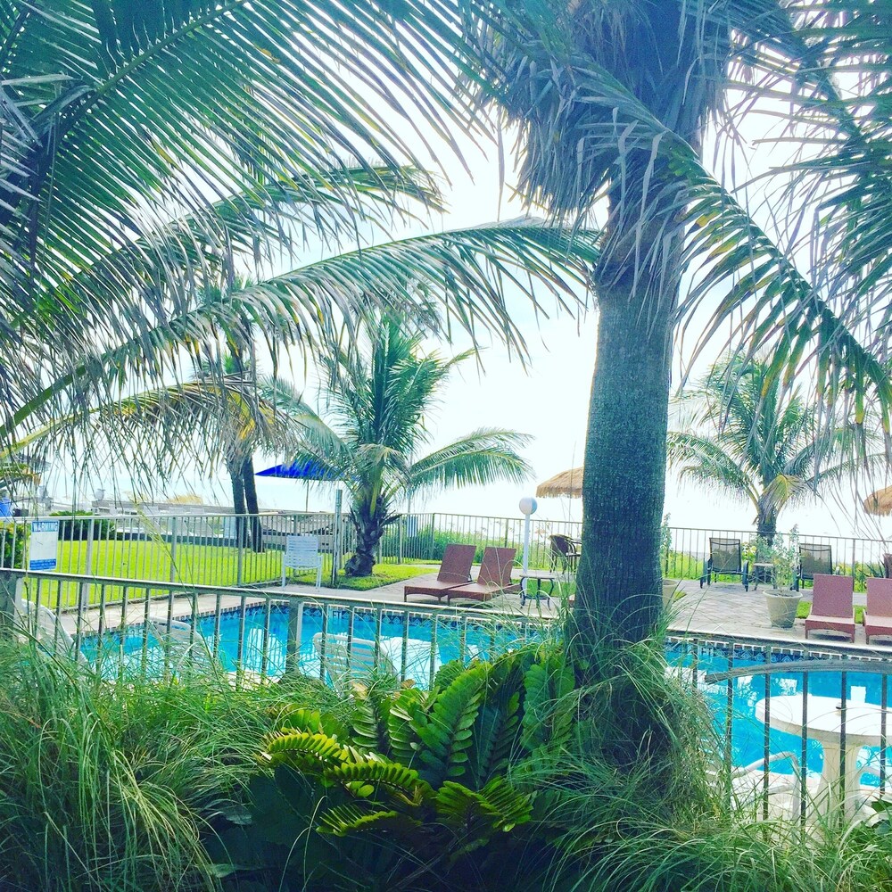 Surf Studio Beach Resort - photo 44