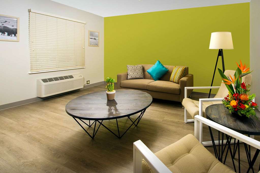 WoodSpring Suites Fargo North Near NDSU - photo 6