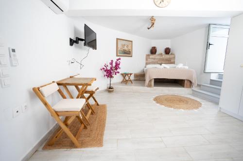 Cycladic Art Dame — Unknown City — photo 2