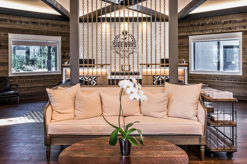 Sideways Inn - photo 2