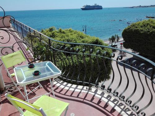 Plaza — 4-Star Luxury Hotel in Giardini-Naxos, Italy