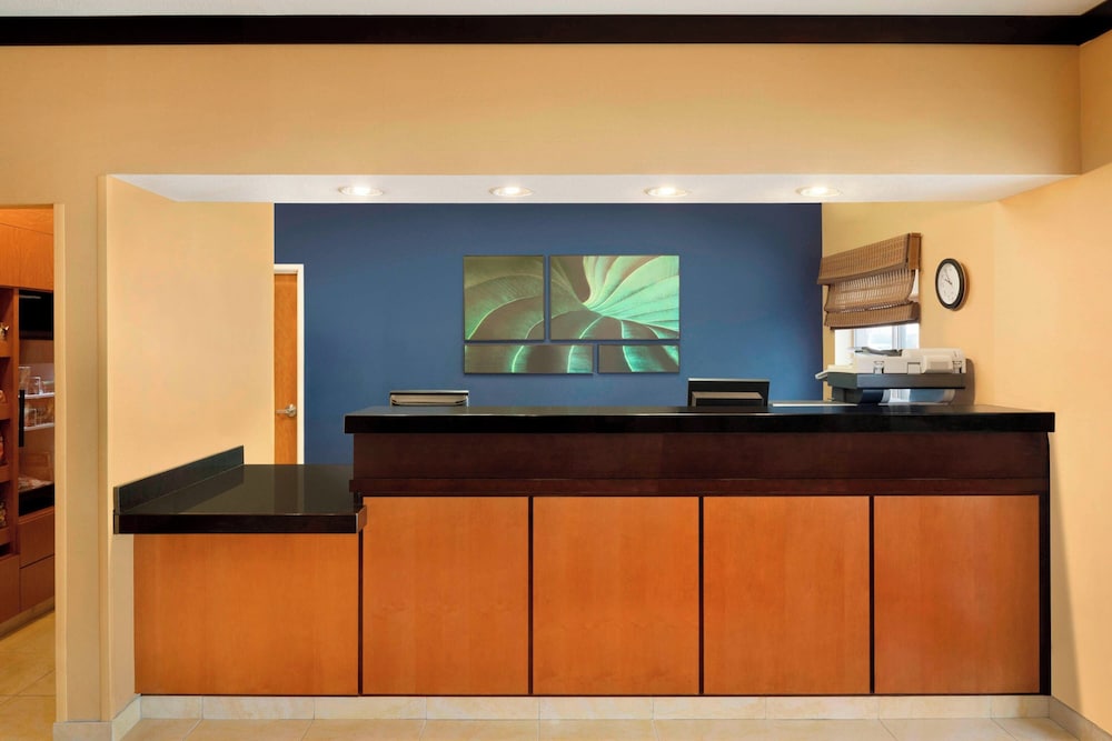 Fairfield Inn & Suites by Marriott Champaign - photo 3