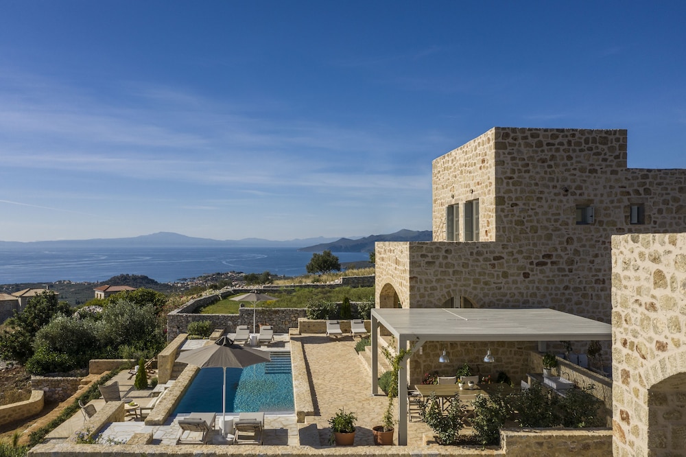 Amani Earthy Living — 4-Star Luxury Hotel in Neochori, Greece
