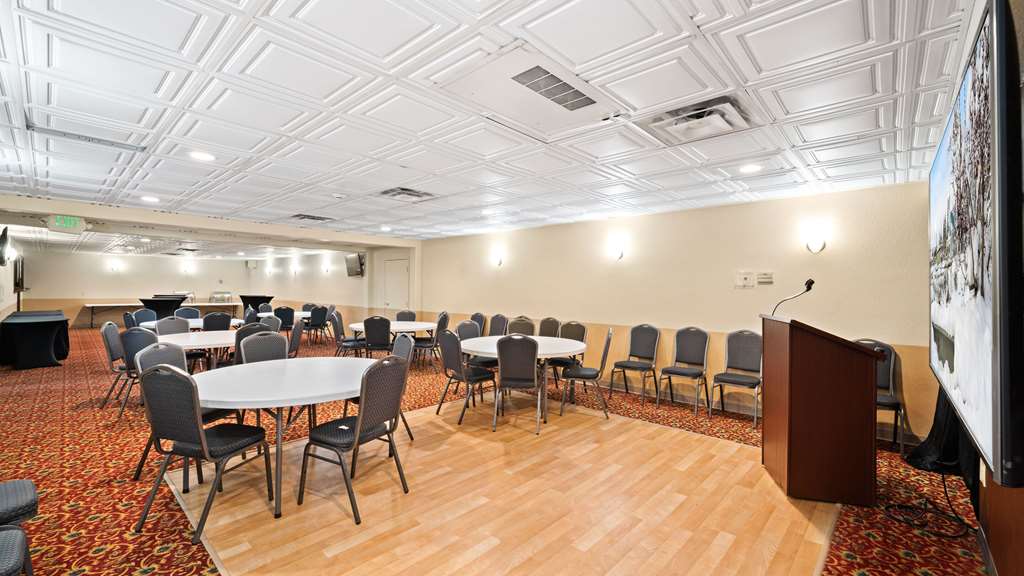 Clarion Hotel & Suites Fairbanks near Ft. Wainwright - photo 53