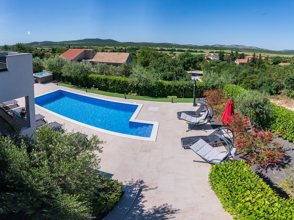 Villa Bura ZadarVillas — 4-Star Luxury Hotel in Stankovci, Croatia