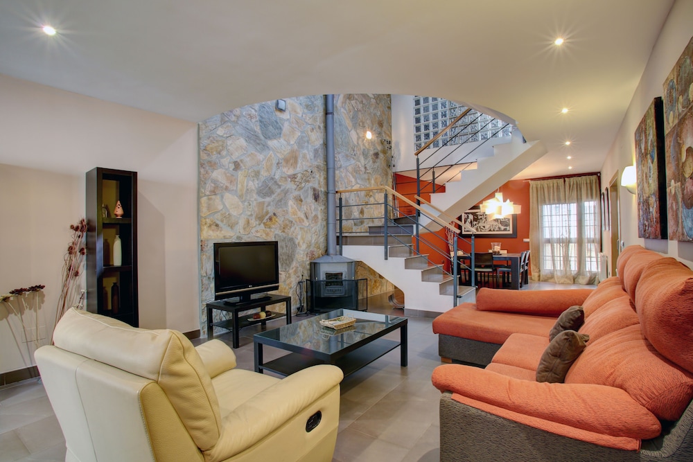 Holiday House Tenorio — 4-Star Luxury Hotel in Ronda, Spain