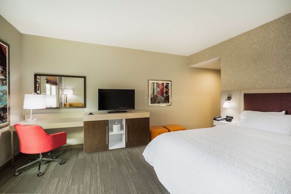 Hampton Inn Newport - photo 14