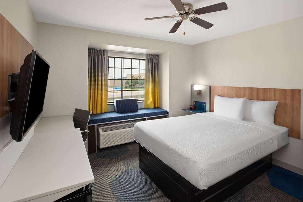 Microtel Inn & Suites by Wyndham Buda Austin South - photo 15