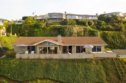 Parasol Hilltop Ocean View Escape w Spa & Pool Table - photo 17