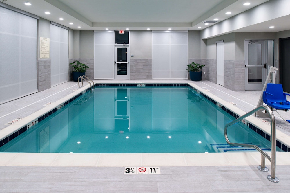 Hampton Inn & Suites Adrian - photo 42