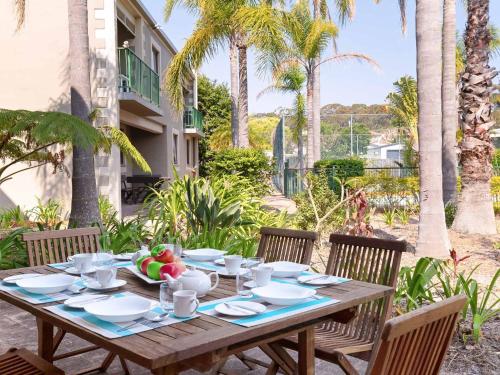 Carindale 13 19 Dowling Street Ground floor unit with complex pool and tennis court — 4-Star Luxury Hotel in Nelson Bay, Australia