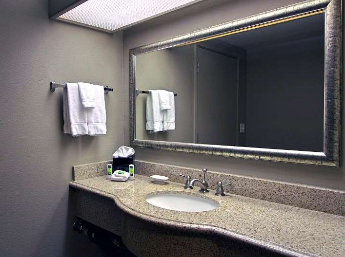 Executive Inn & Suites Embarcadero Cove - photo 17