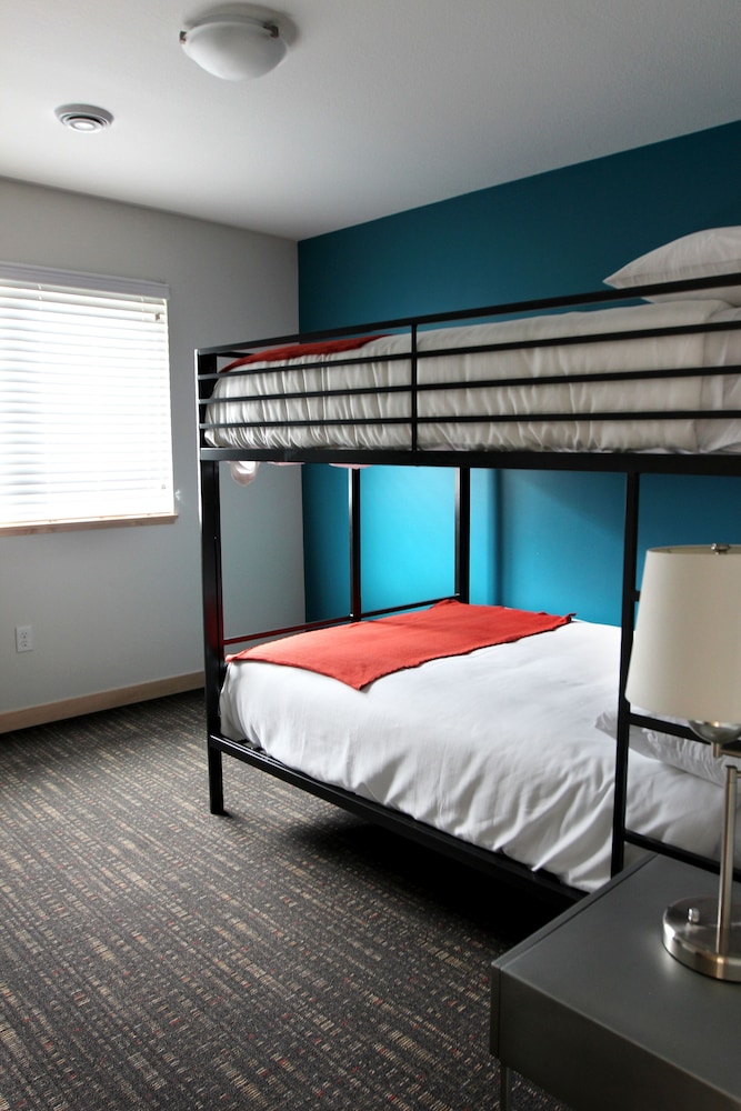 Eddy's Resort - photo 13