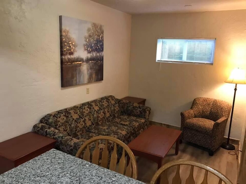 The Manor Motel - photo 51
