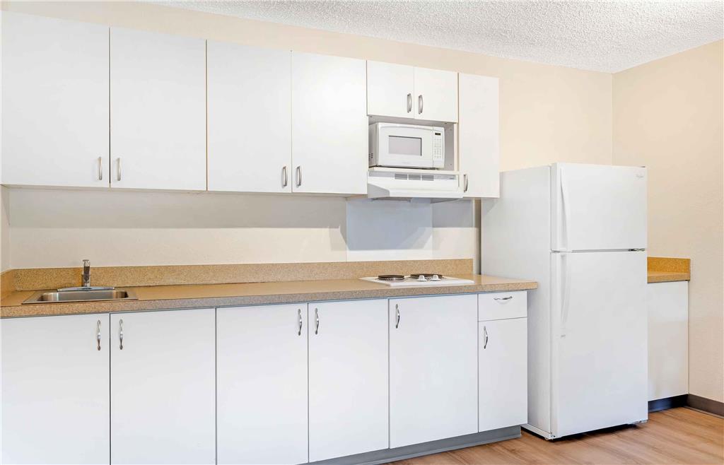 Extended Stay America Suites Carlsbad Village by the Sea - photo 40