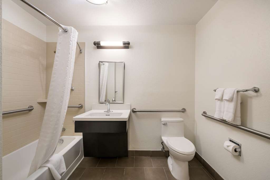 Sonesta Simply Suites Hampton - photo 25