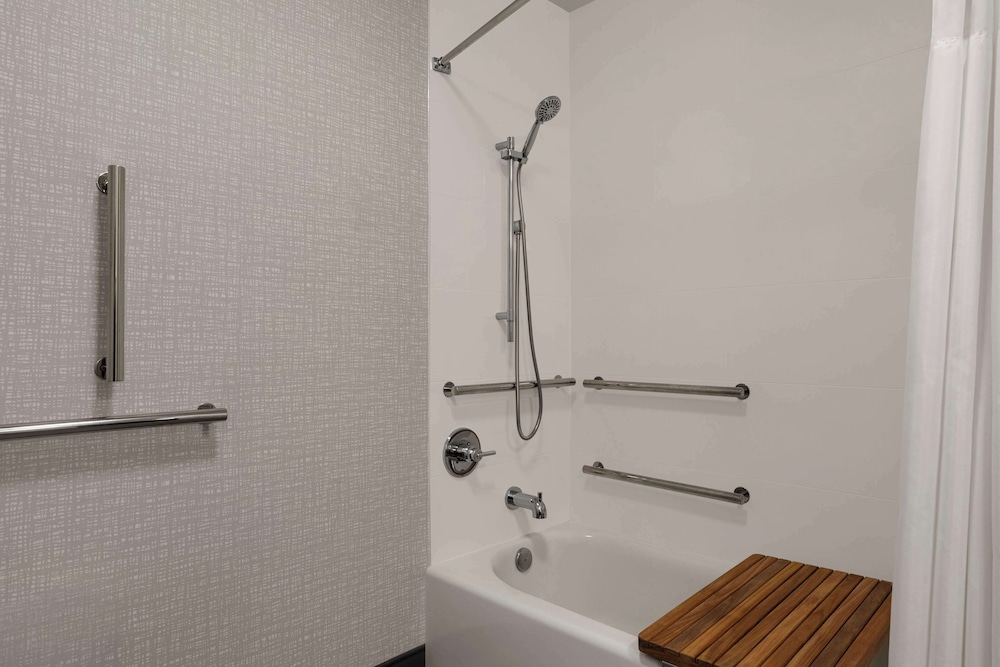 Hampton Inn Starkville Mississippi State University - photo 17