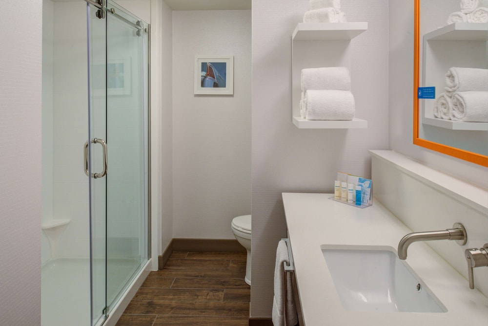 Hampton Inn & Suites Wixom - photo 32