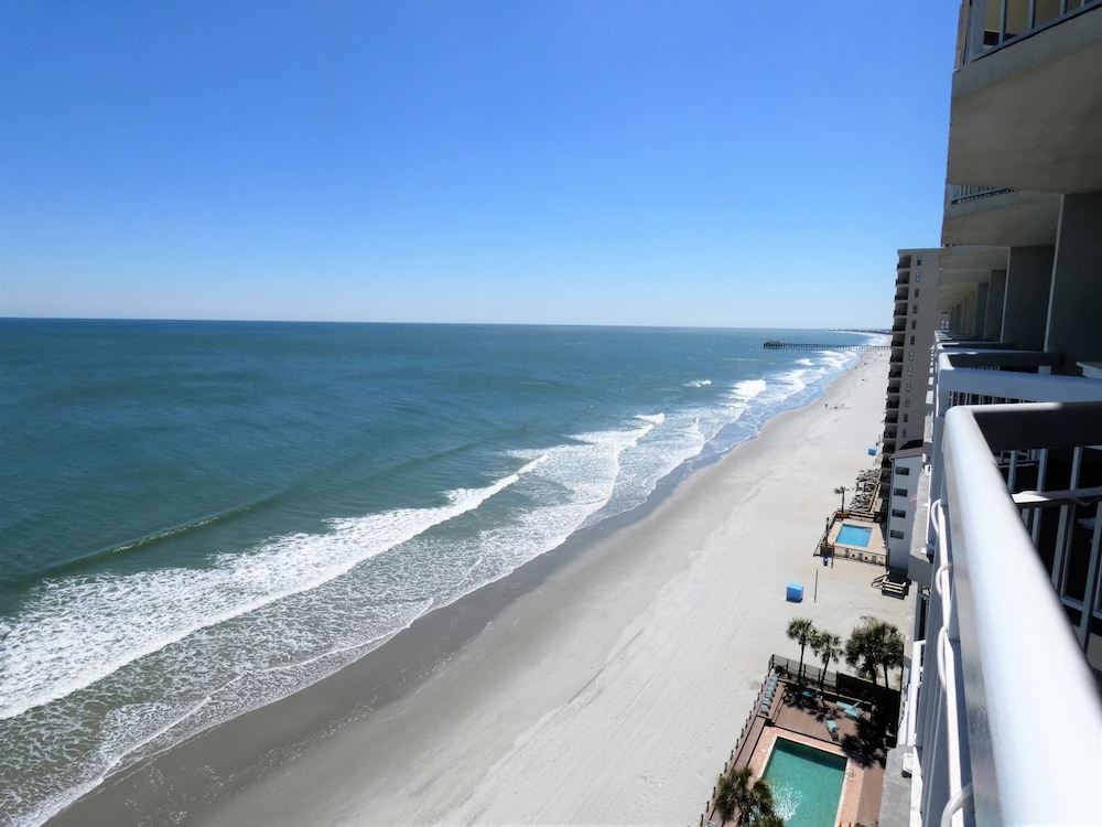 1201 Waters Edge Resort 3 Bedroom Condo by RedAwning in Murrells Inlet, United States