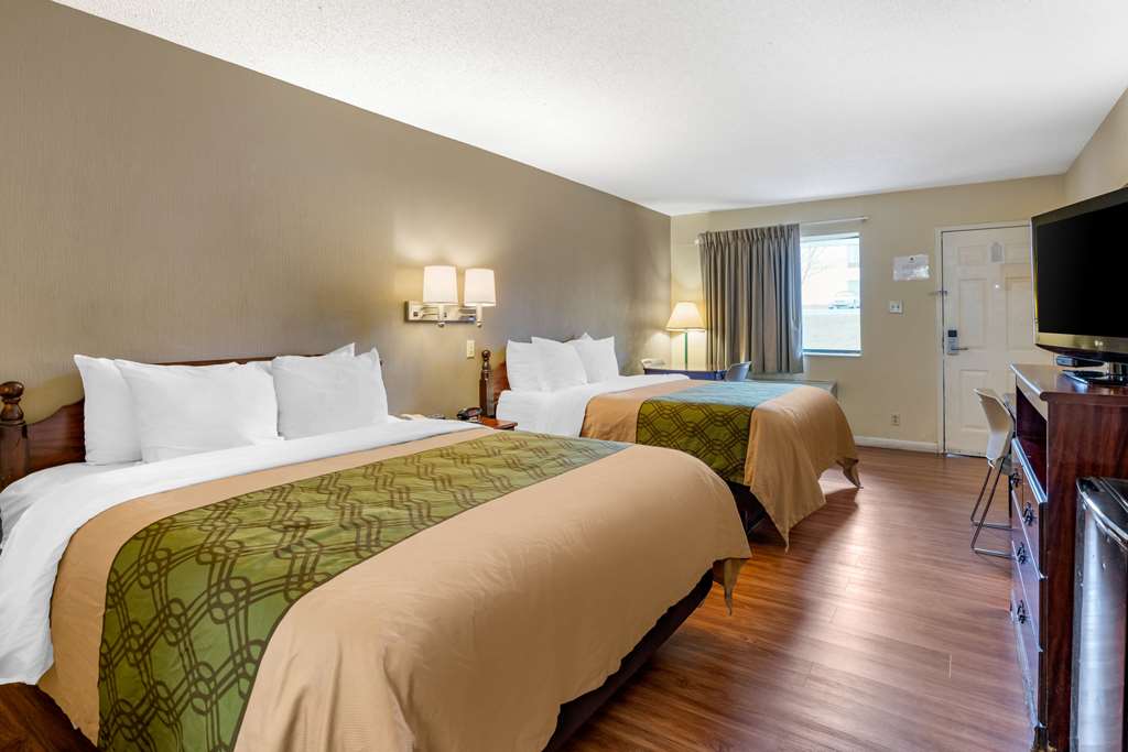 Econo Lodge Inn & Suites Southeast - photo 22