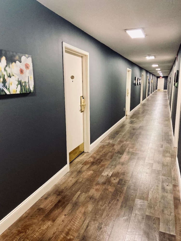 University Inn Durham next to Duke University Medical Center - photo 20