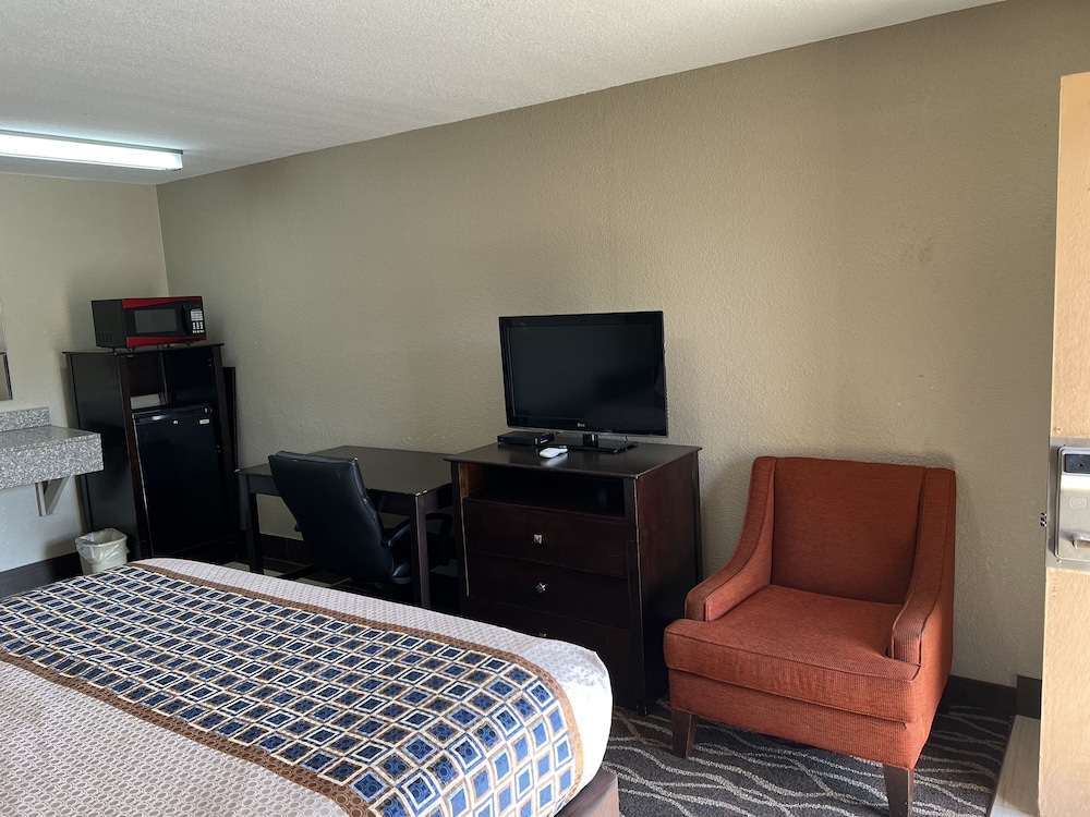 Westbridge Inn & Suites - photo 12
