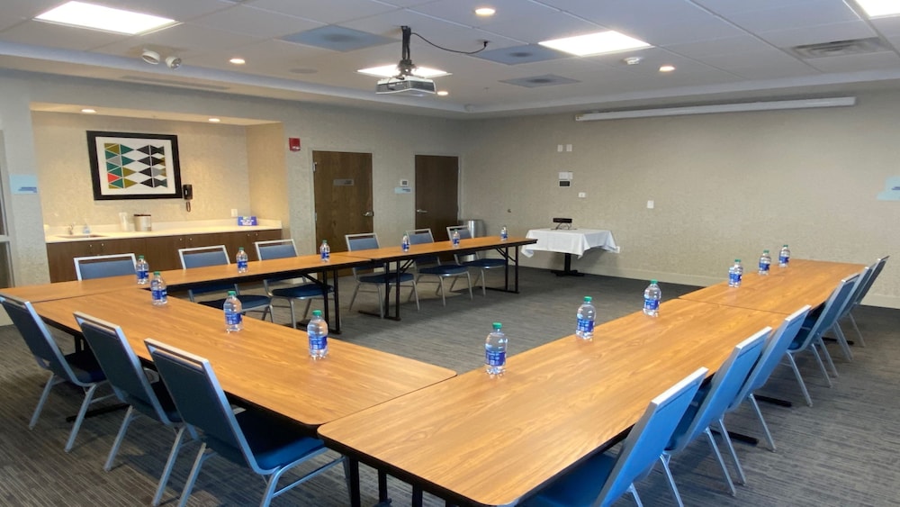 Holiday Inn Express & Suites Toledo South Perrysburg by IHG - photo 18