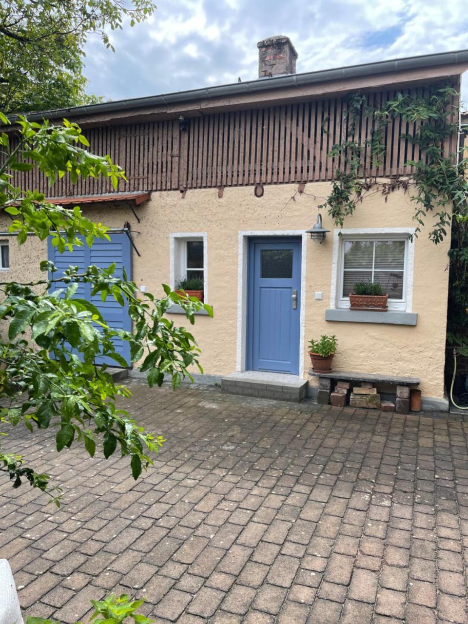 OF Rent Zimmer mit Bad in Offenbach 12km bis Frankfurt Zentrum in Offenbach, Germany