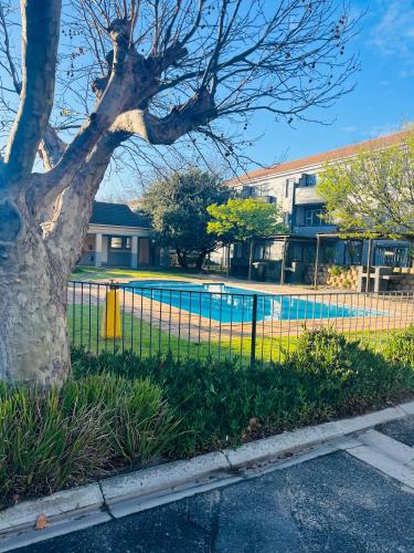 2 bedroom flat in Pinelands near Old Mutual