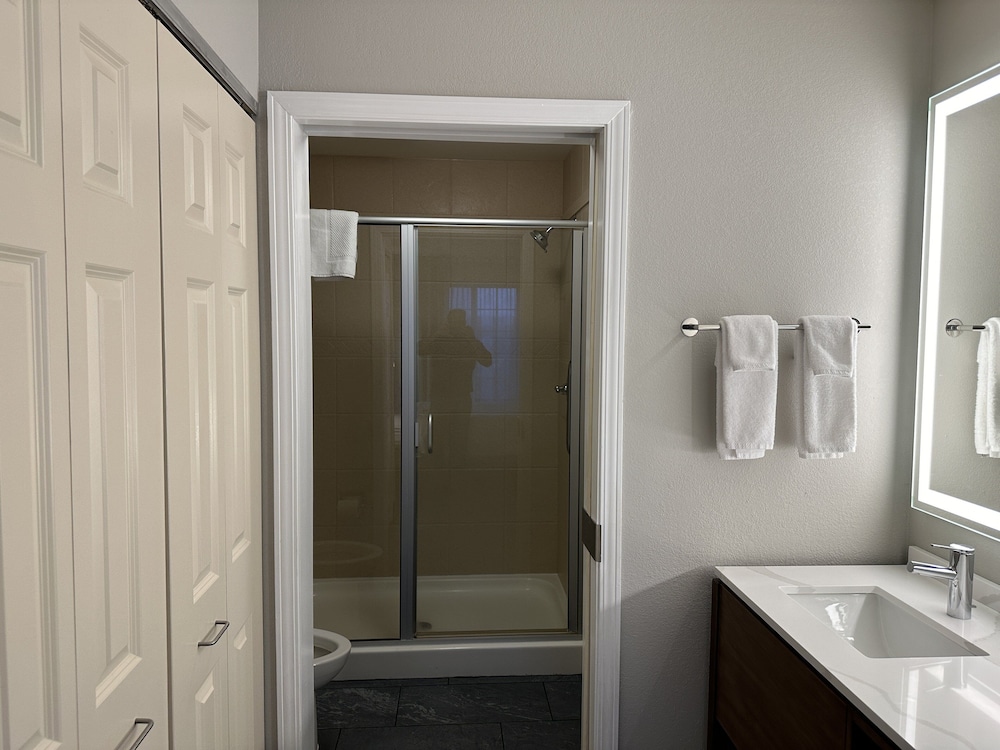 Staybridge Suites Milwaukee West Oconomowoc by IHG - photo 54