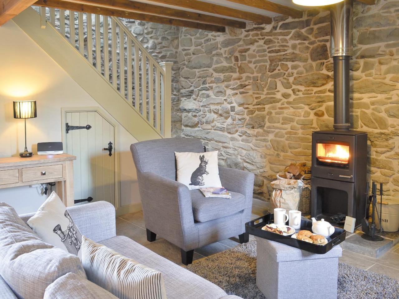 Ivy Bush Cottage — 5-Star Luxury Hotel in Tregaron, United Kingdom