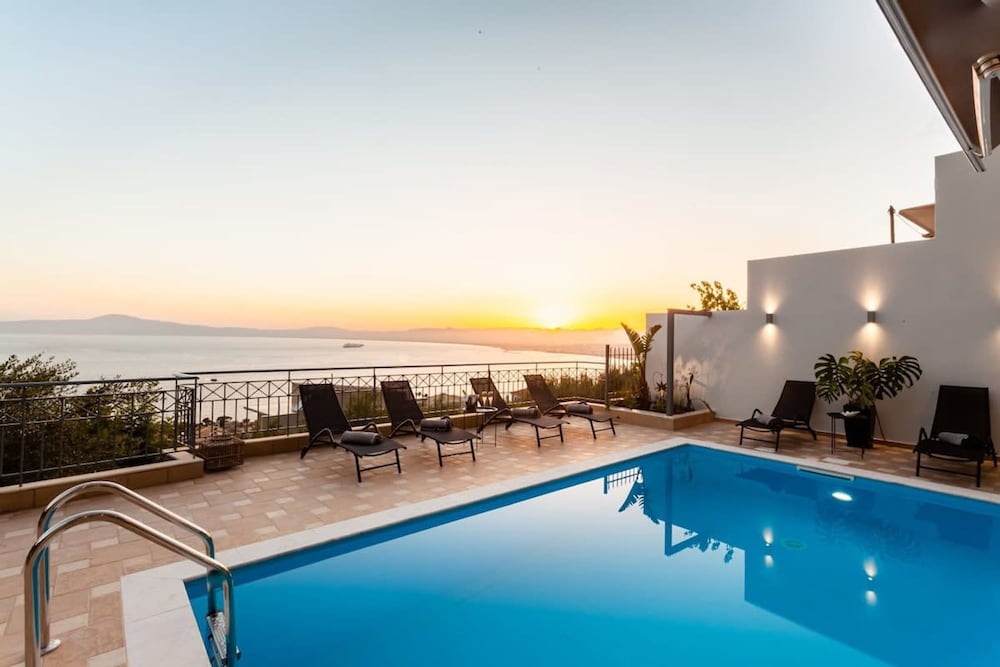 Aigli Luxury Villa Seaview Panoramic Retreat — 4-Star Luxury Hotel in Kalamata, Greece