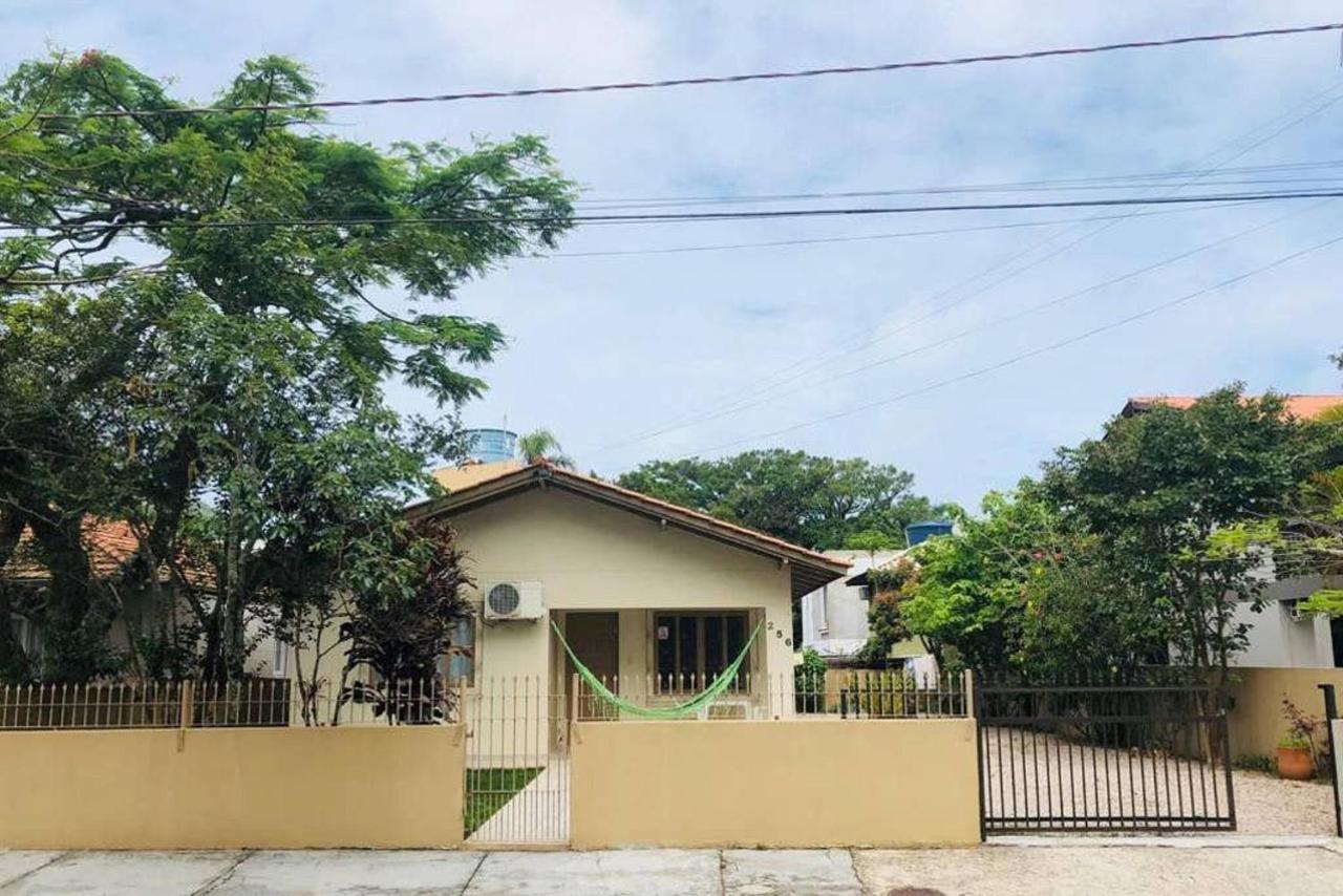 Casa de 03 Dormitorios No Centro de Bombinhas