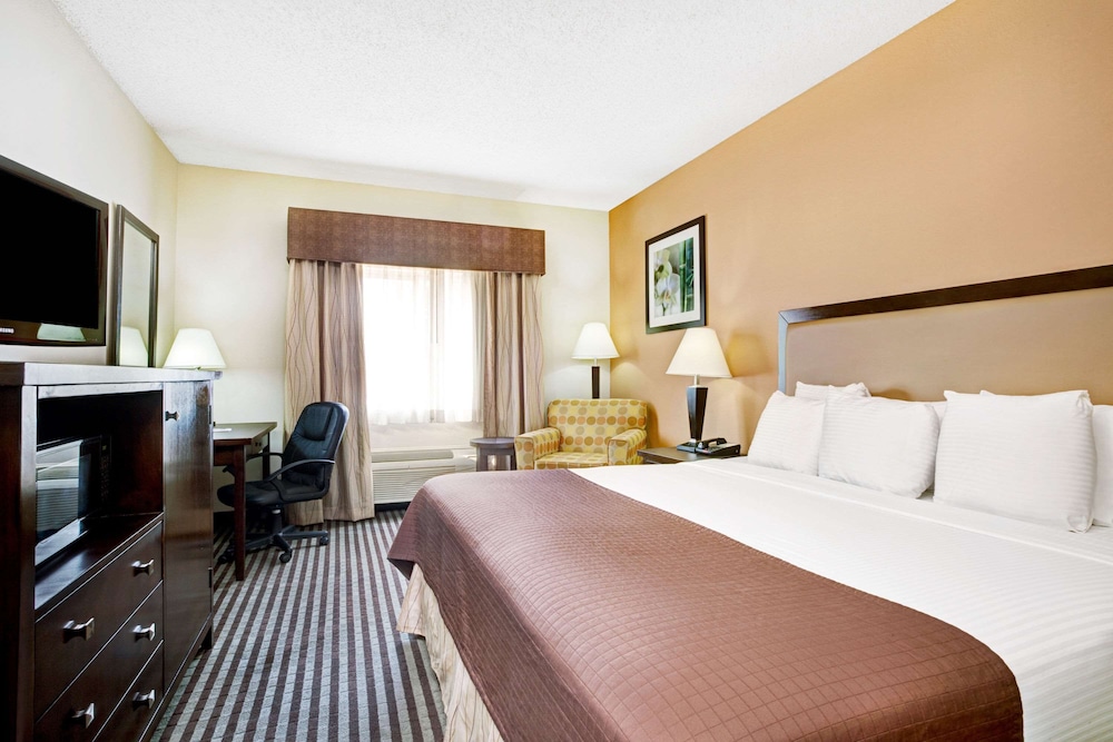 Baymont by Wyndham Dallas Love Field - photo 12