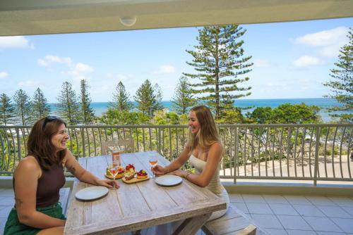 Tranquil Tides Retreat Coastal Waterfront Escape — 4-Star Luxury Hotel in Caloundra, Australia