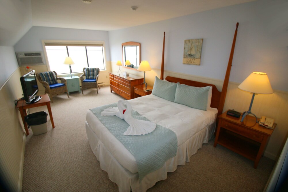 Bluebird Ocean Point Inn - photo 27