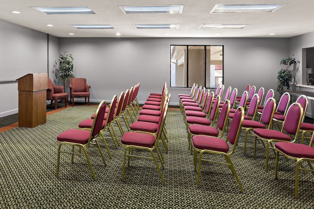 Red Roof Inn & Suites Monroe NC - photo 24