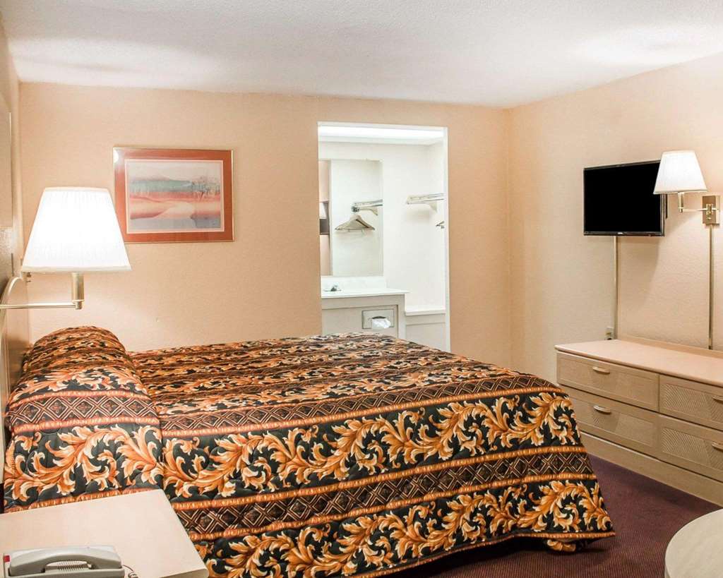 Rodeway Inn Findlay University Area - photo 18