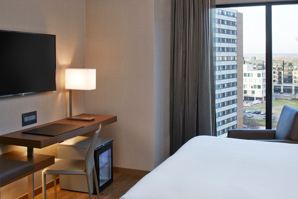 AC Hotel by Marriott Minneapolis Downtown - photo 13