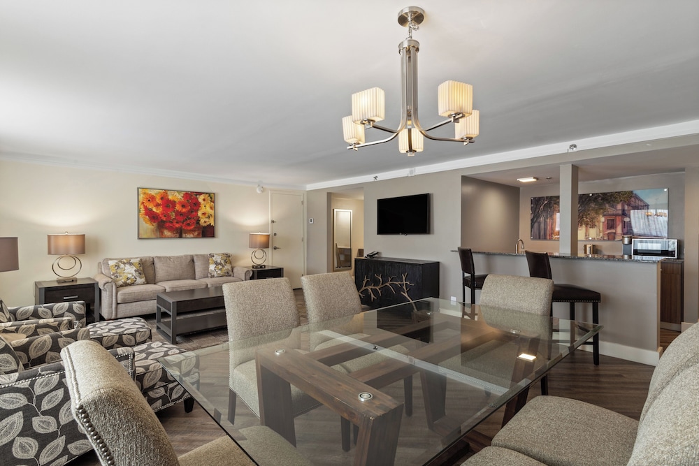 Crowne Plaza Executive Center Baton Rouge by IHG - photo 10