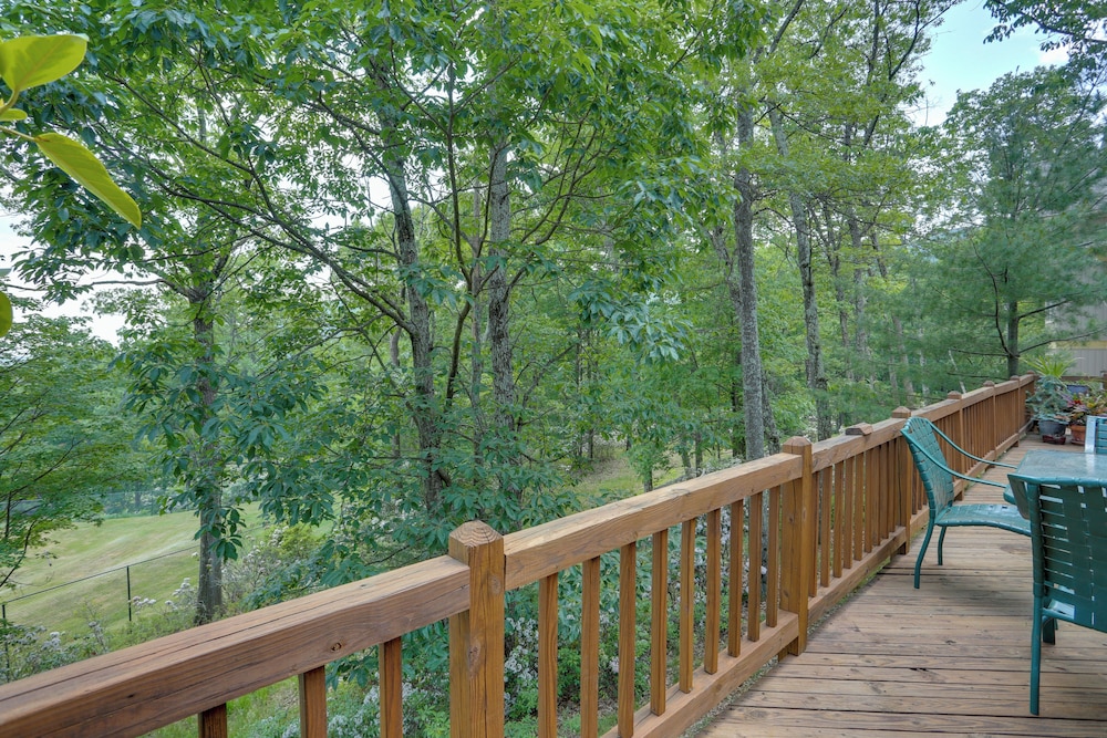 Less Than 1 Mi to Camelback Resort Home with Pool Table - photo 16