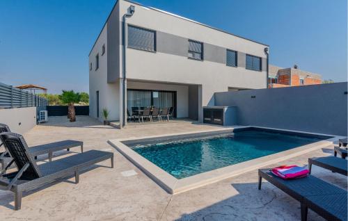 3 Bedroom Awesome Home In Vrsi — 4-Star Luxury Hotel in Vrsi, Croatia