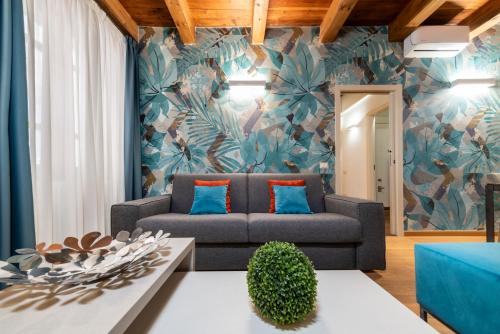 Suite Deluxe in Palazzo Storico Centro Sassari Appartamento Calvi — 4-Star Luxury Hotel in Sassari, Italy