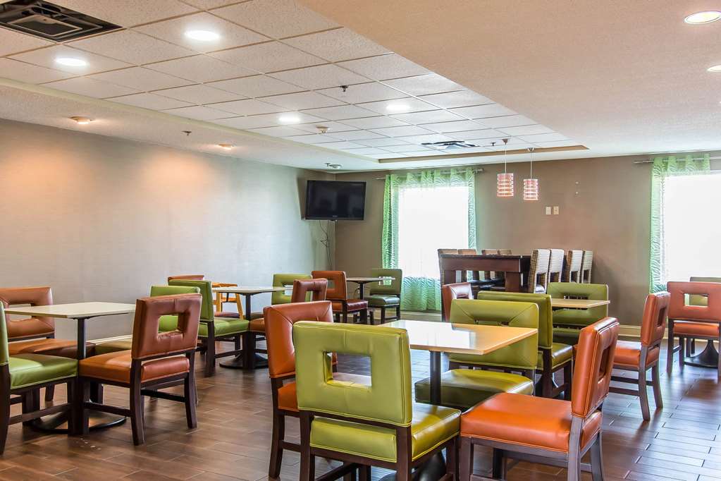 Comfort Suites Richmond - photo 34
