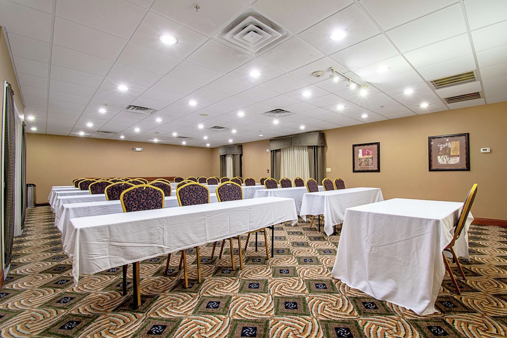 Hampton Inn Pine Grove - photo 65