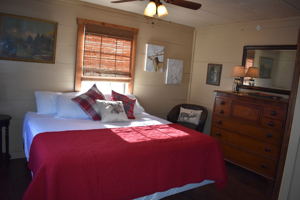 Bear Creek Lodge Cabin Resort - photo 9