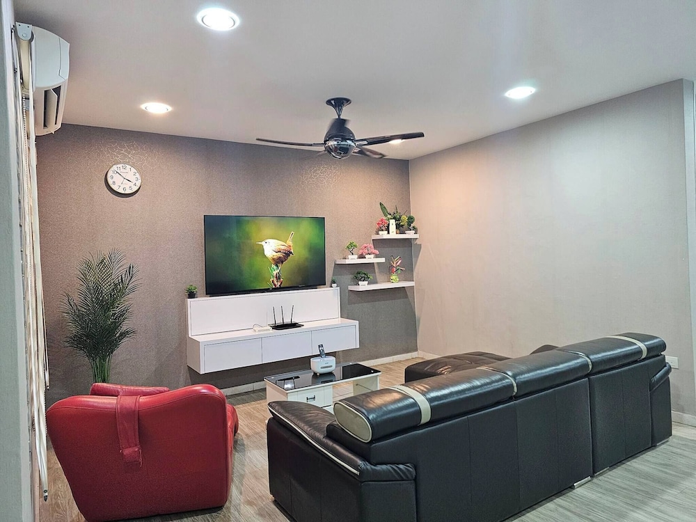 TSK Homestay Taman Sri Kluang — 4-Star Luxury Hotel in Kluang, Malaysia