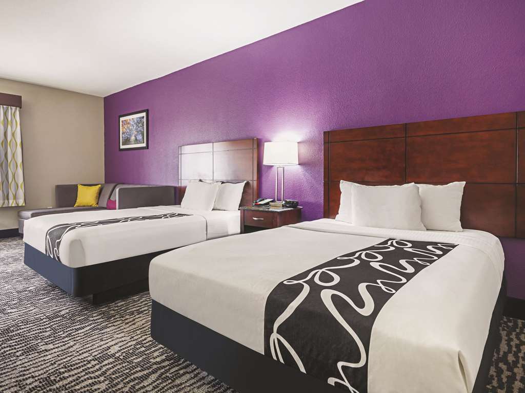 La Quinta Inn & Suites by Wyndham Fresno Northwest - photo 41